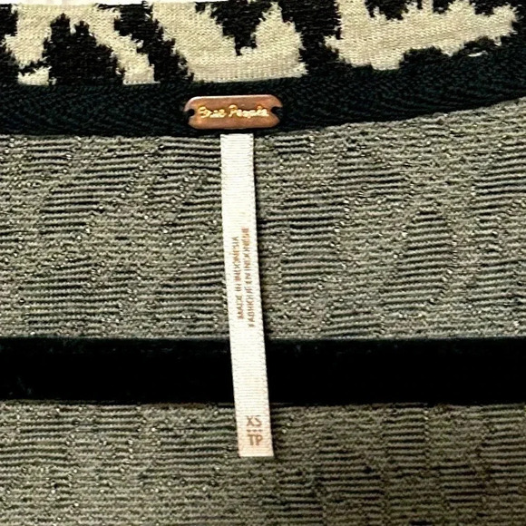 Gently Worn FREE PEOPLE Black and White Top, Size XS - Picture 3 of 6